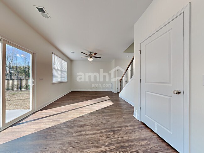 Building Photo - 318 Azore Way