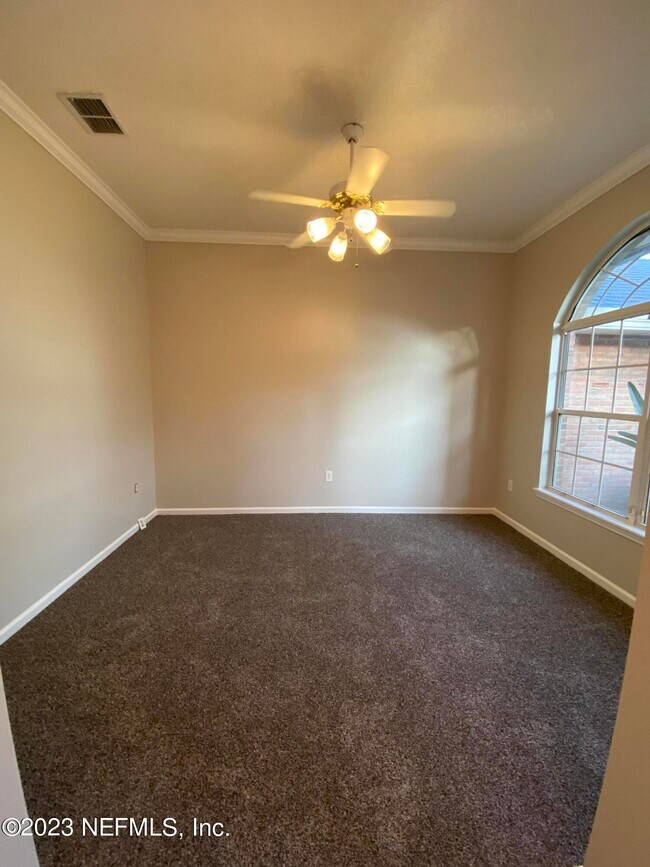 Foto del edificio - 2557 Whispering Pines Dr