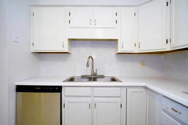 Foto del edificio - 50 Brookside Dr