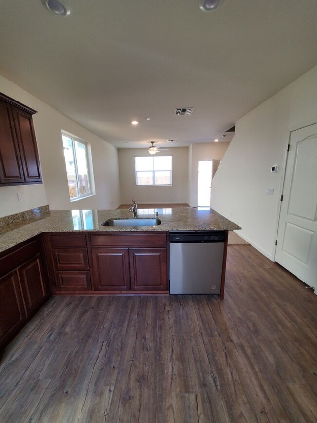 Building Photo - 3br, 2.5ba  - Solar Equipped - Single family home - Energy efficient - Linda, CA