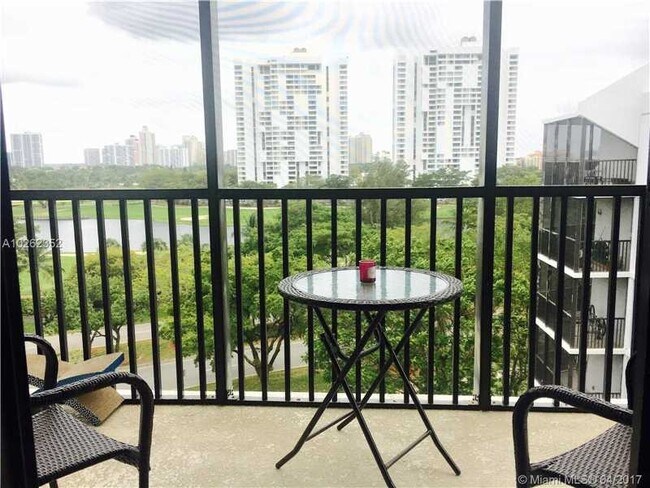 Foto del edificio - 2500 Mystic Pointe Dr