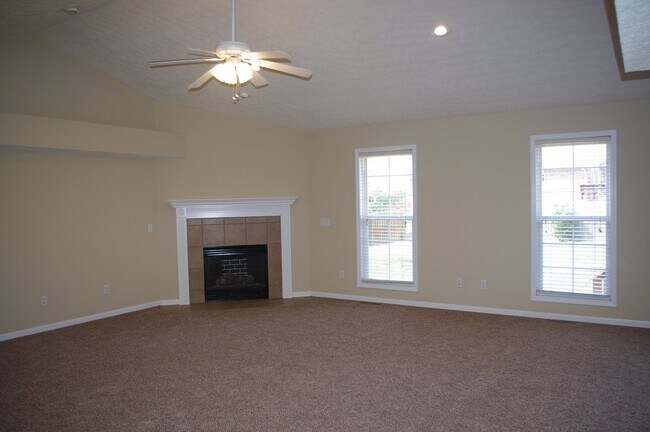 Building Photo - Spacious home for rent-Short Term Rental-only through February 2027