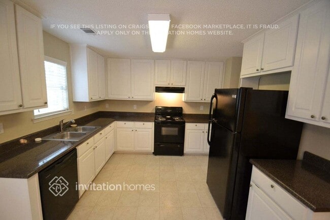 Foto del edificio - 5767 Village Loop
