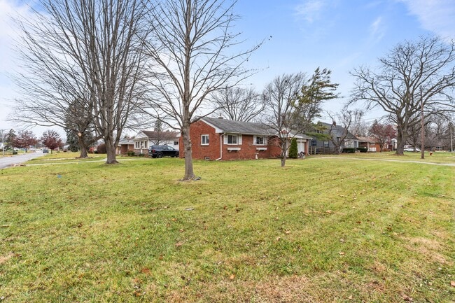 Foto del edificio - 5525 Sunnyside Dr