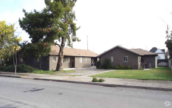 Building Photo - 7516-7526 Forest St