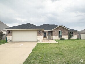 Building Photo - 308 Oak Ridge Dr
