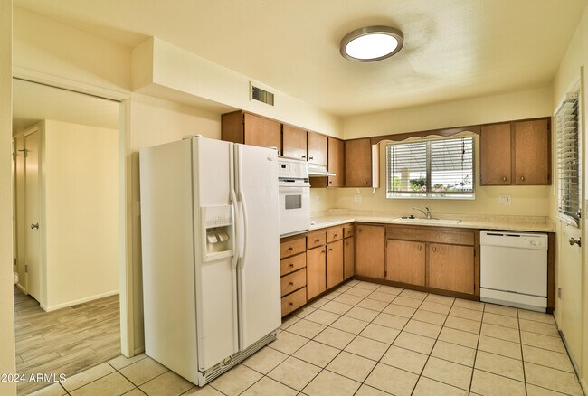 Foto del edificio - 9860 N 105th Ave