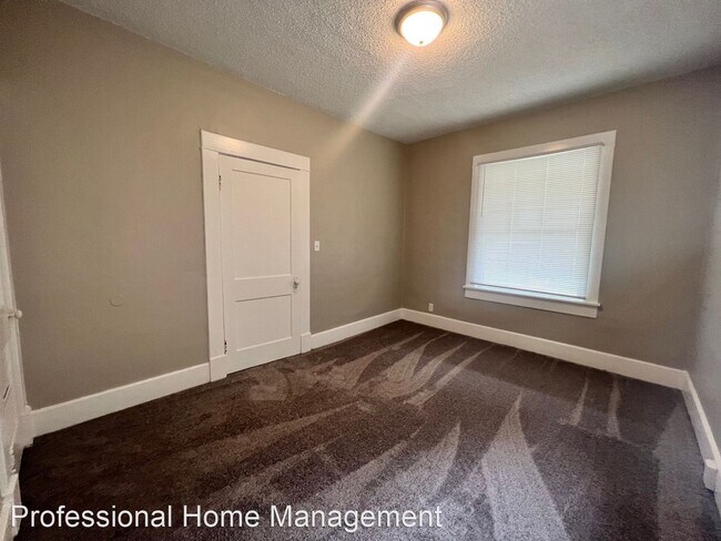 Foto del edificio - 2 br, 1 bath House - 214 W 9th St