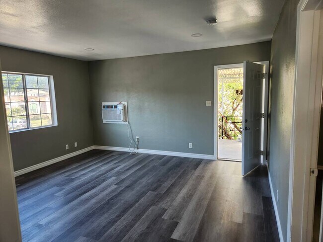 Sala de estar - 4639 Lincoln Ave