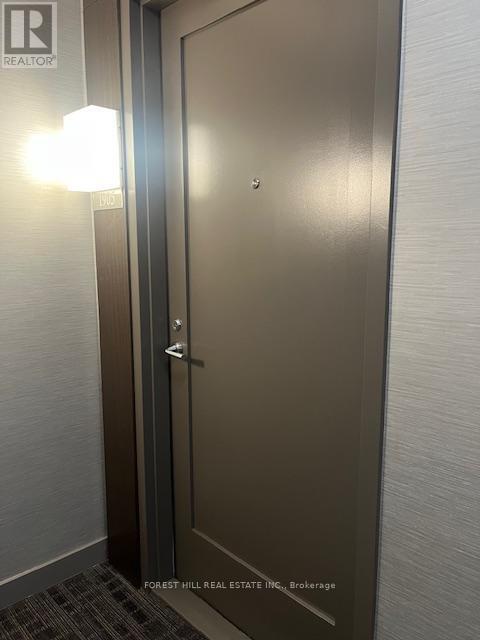 Building Photo - 310 Tweedsmuir Ave