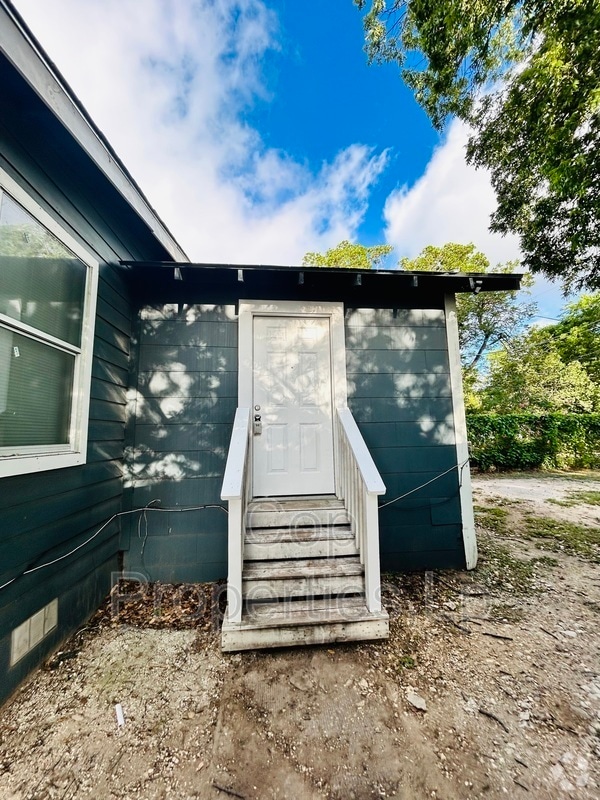 Building Photo - 1211 Hammond Ave