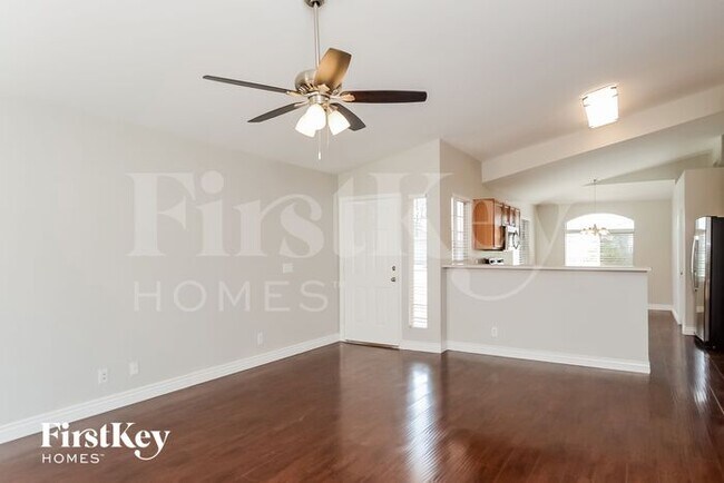 Building Photo - 8518 E Clovis Ave