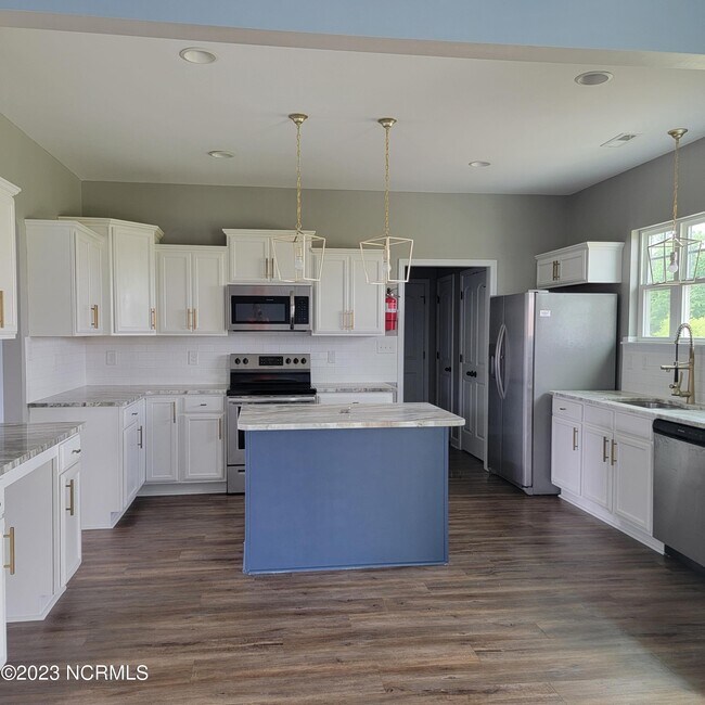 Building Photo - 307 White Dove Dr
