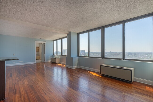 Building Photo - 2753 N Hampden Ct