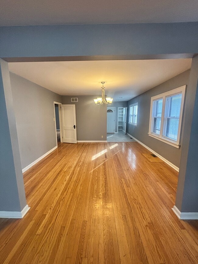 Foto del edificio - 1023 N Court St