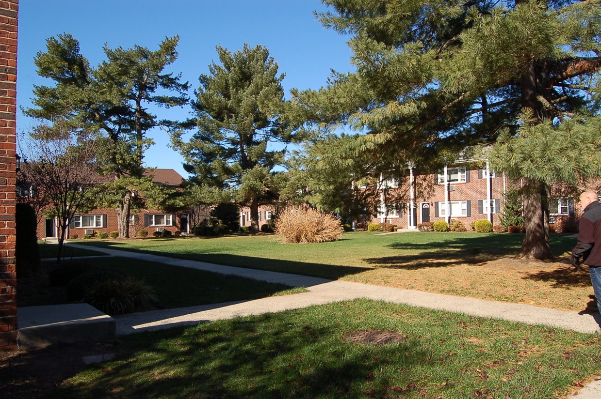 South Bridge Gardens Apartments 152 S Bridge St Somerville, NJ