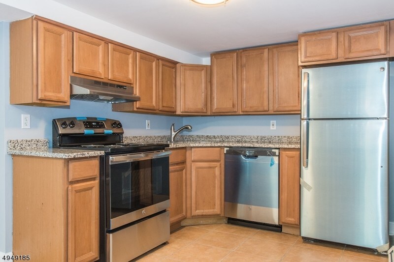 112 Jefferson Trail, Hopatcong, NJ 07843 House Rental in Hopatcong