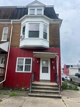 Building Photo - 758 W King St