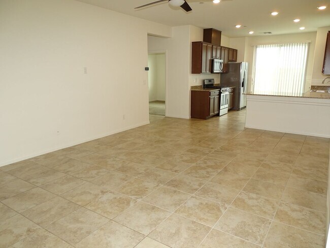 Building Photo - Beautiful 3 Bedroom Single Story West Vega...