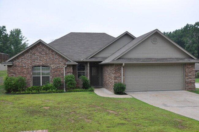 Foto del edificio - Coming Soon! Lovely 3 Bedroom 2 Bath Home ...