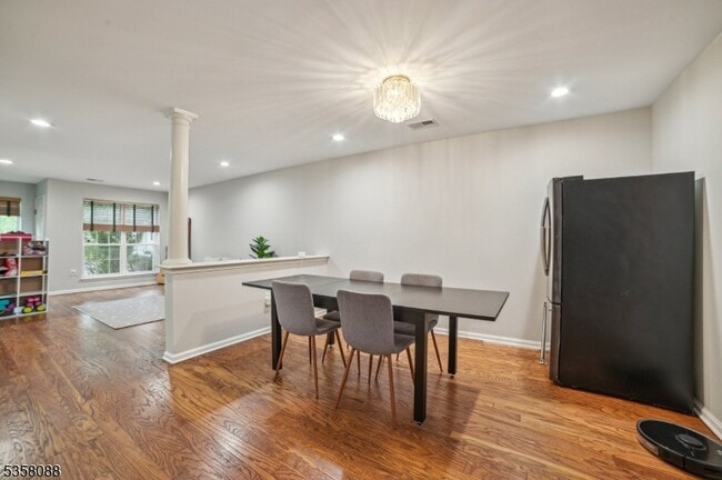 Foto del edificio - 46 Mayflower Dr