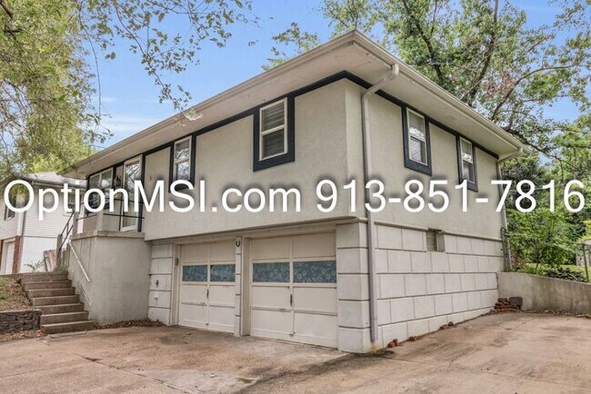 Building Photo - Freshly remodeled in Independence