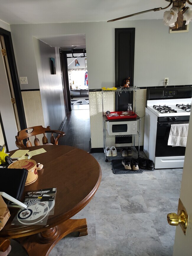 Foto del edificio - 305 Lakeview Ave
