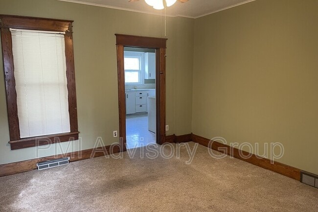 Building Photo - 2008 SE 6th St