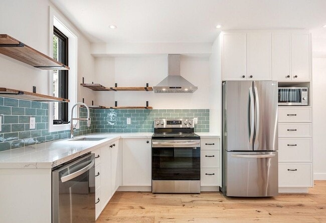 Kitchen - 95 Leslie St