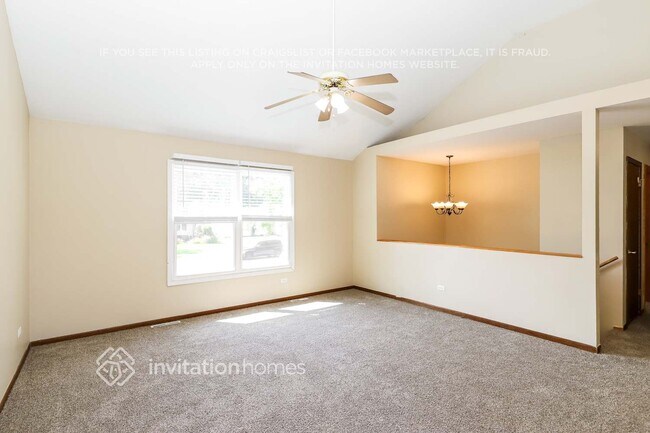 Foto del edificio - 833 N Elmwood Dr