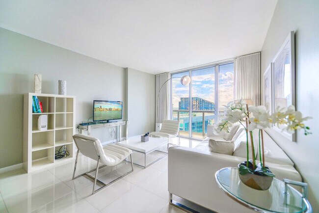 Building Photo - 485 Brickell Ave