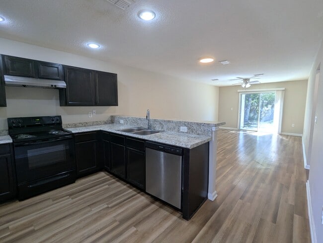 Foto del edificio - 115 Plantation Point Dr