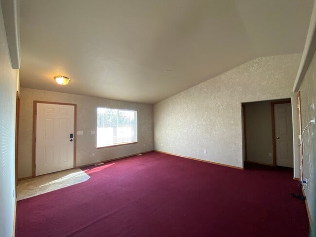 Building Photo - 8707 Queensbury Dr