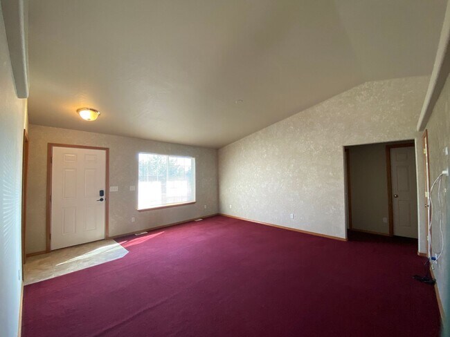 Foto del edificio - 8707 Queensbury Dr