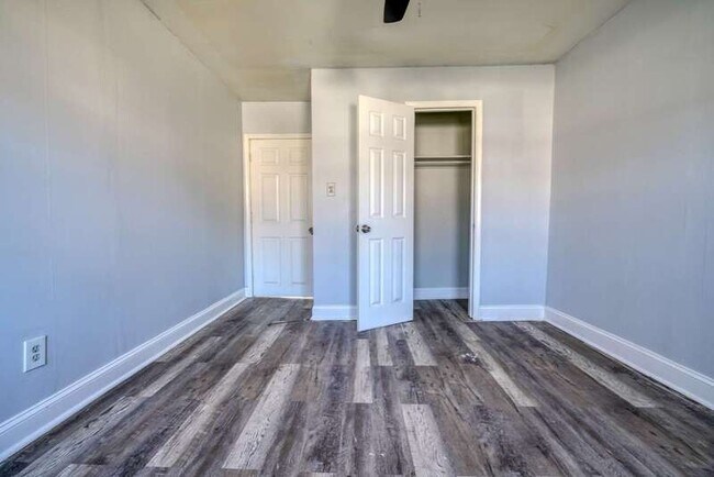 Building Photo - 160X Plum St