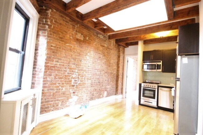 Building Photo - 247 Broome St