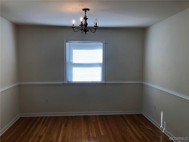 Building Photo - 2024 Cedarhurst Dr
