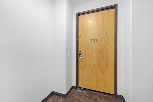 Foto del edificio - 1200 S Corning St