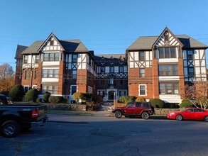 Building Photo - 701 W Locust St