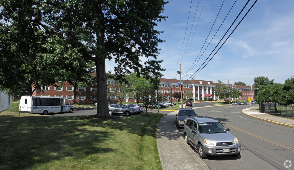 Building Photo - Ehrhardt Gardens