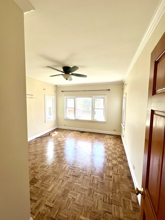 Big primary bedroom - 3122 Clinton Ave