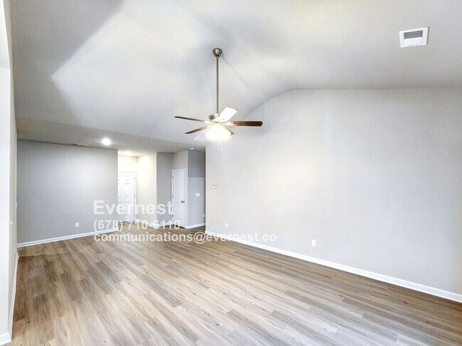 Building Photo - 134 Culver St