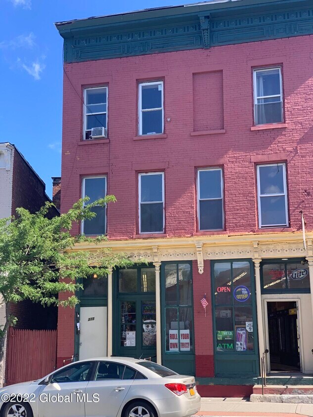 315 19th St Unit 2 FL, Watervliet, NY 12189 Apartment for Rent in