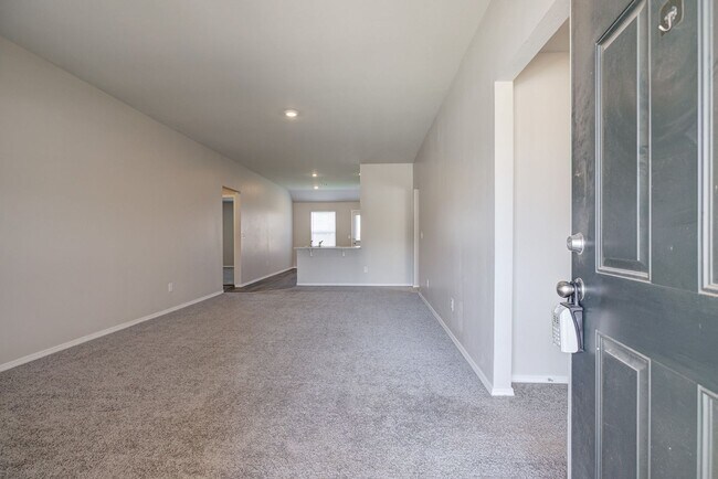 Building Photo - Gorgeous Newly-Built 4 Bed 2 Bath Home in ...