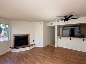 Building Photo - 5736 Lauretta St