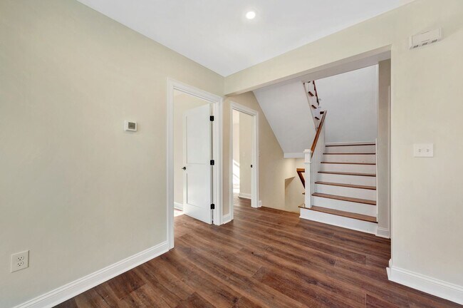 Foto del edificio - Renovated 6 bed/5 bath in Somerville