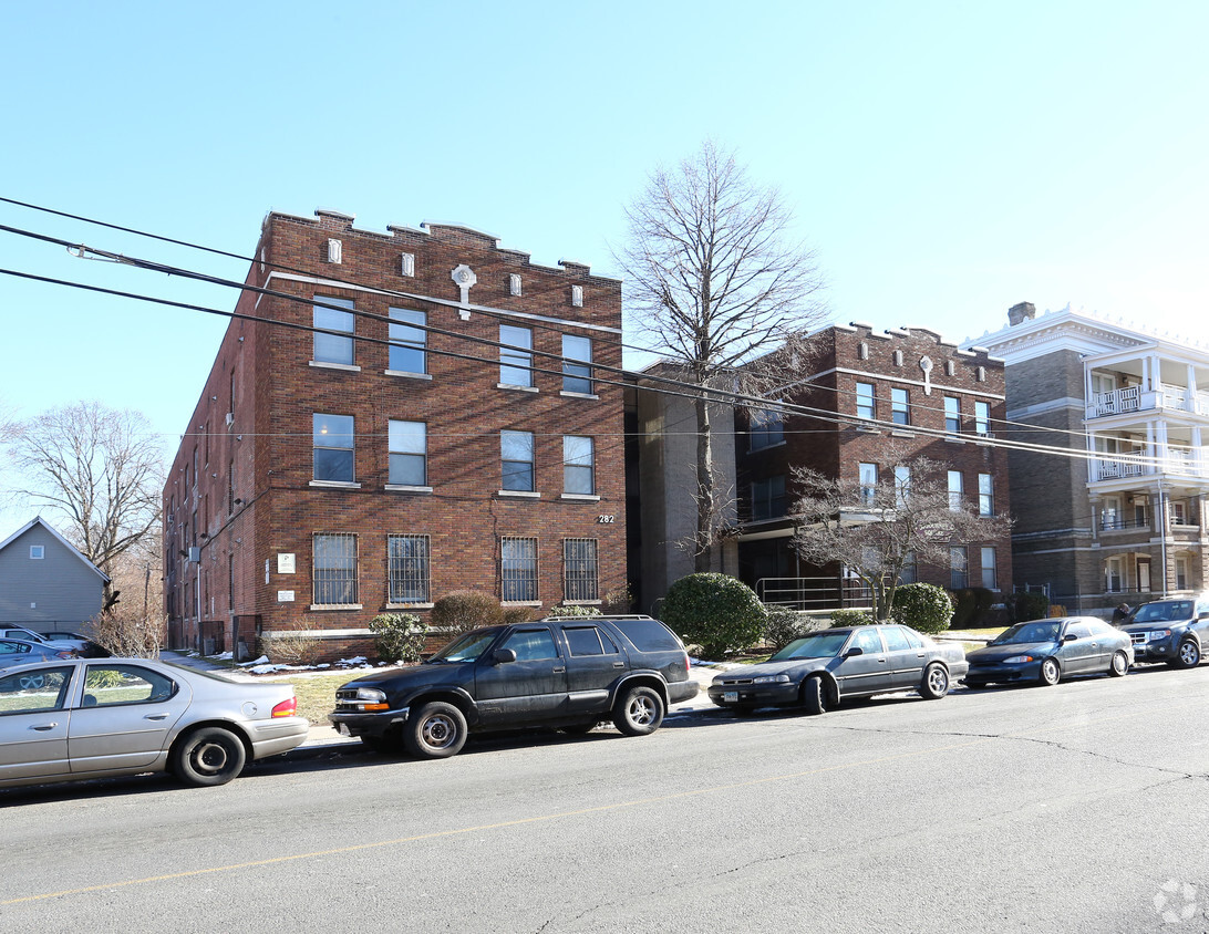 Front of Building Photo - Sigourney Square