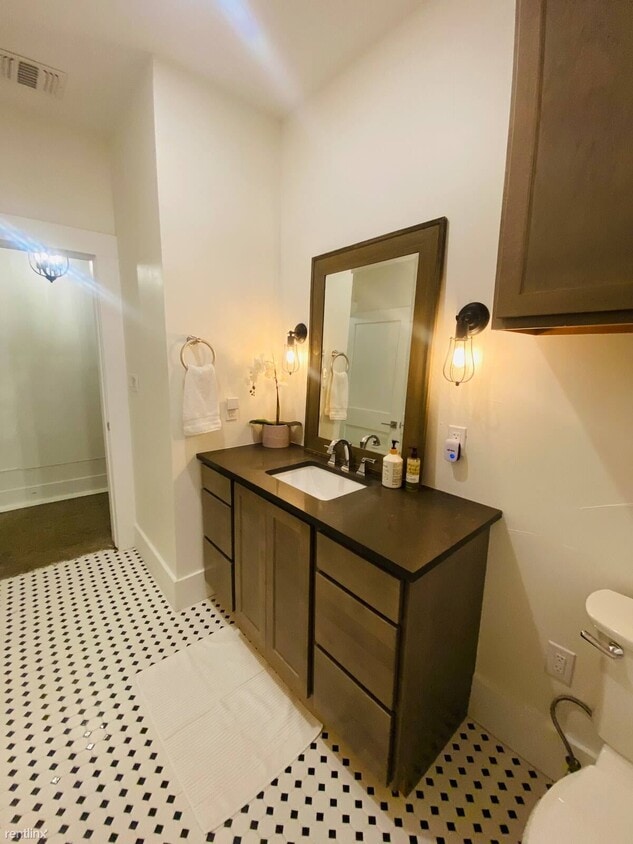 Building Photo - 2 br, 1 bath Duplex - 325 Hammond Avenue