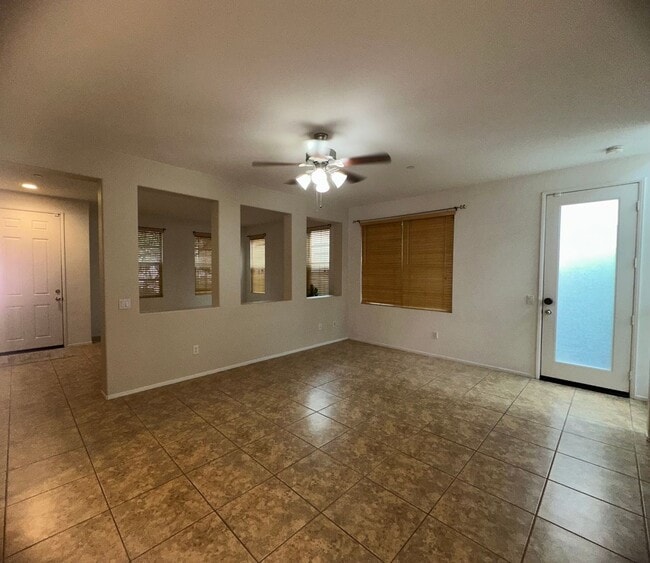 Foto del edificio - 25971 Newport Ave