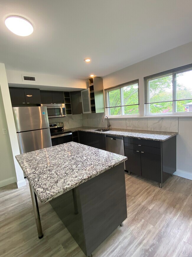 Foto del edificio - 229 Bacon Pond Rd